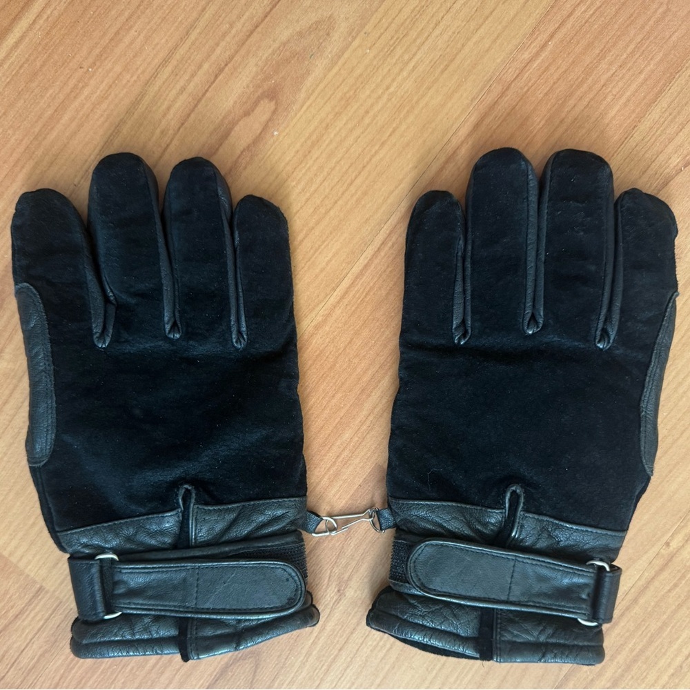 Vintage Wilson’s Leather Black Leather Suede Sherpa Lined Gloves